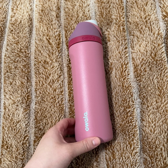 Pink Owala 32 oz - Picture 2 of 6